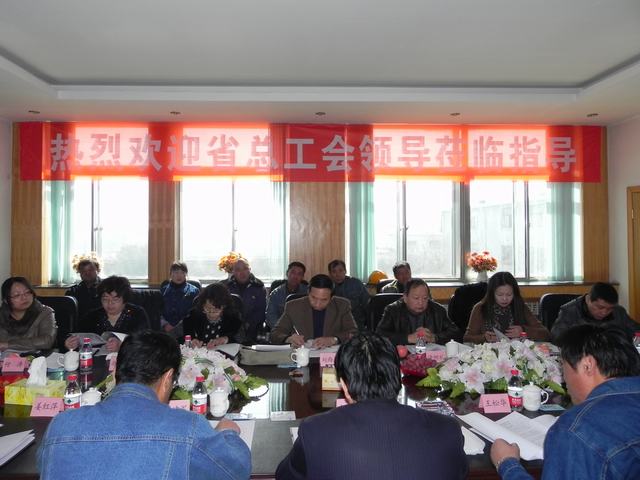 深入車間班組、“零距離”接觸職工、體驗(yàn)職工生活、傾聽(tīng)職工心聲
